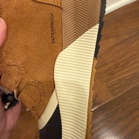 Sorel Out N About Youth - Size 1 - Picture 6 of 7